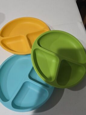 Set of 3 Silicone Divided Plates - Yellow, Green, Teal